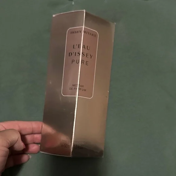 Issey Miyake L'Eau d'Issey Pure Nectar in Gold Packaging - Picture 1 of 1
